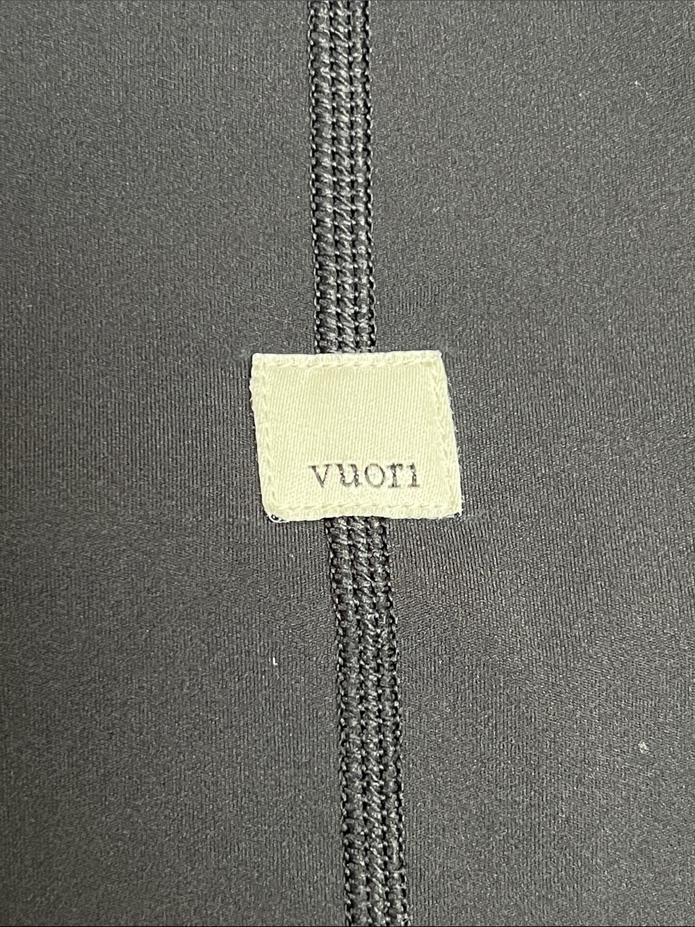 Vuori Daily Legging High-waisted BreatheInterlock Leggings in Black - Picture 5 of 7